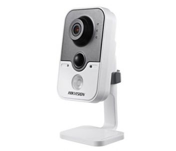 1.3МП IP відеокамера Hikvision c PIR датчиком